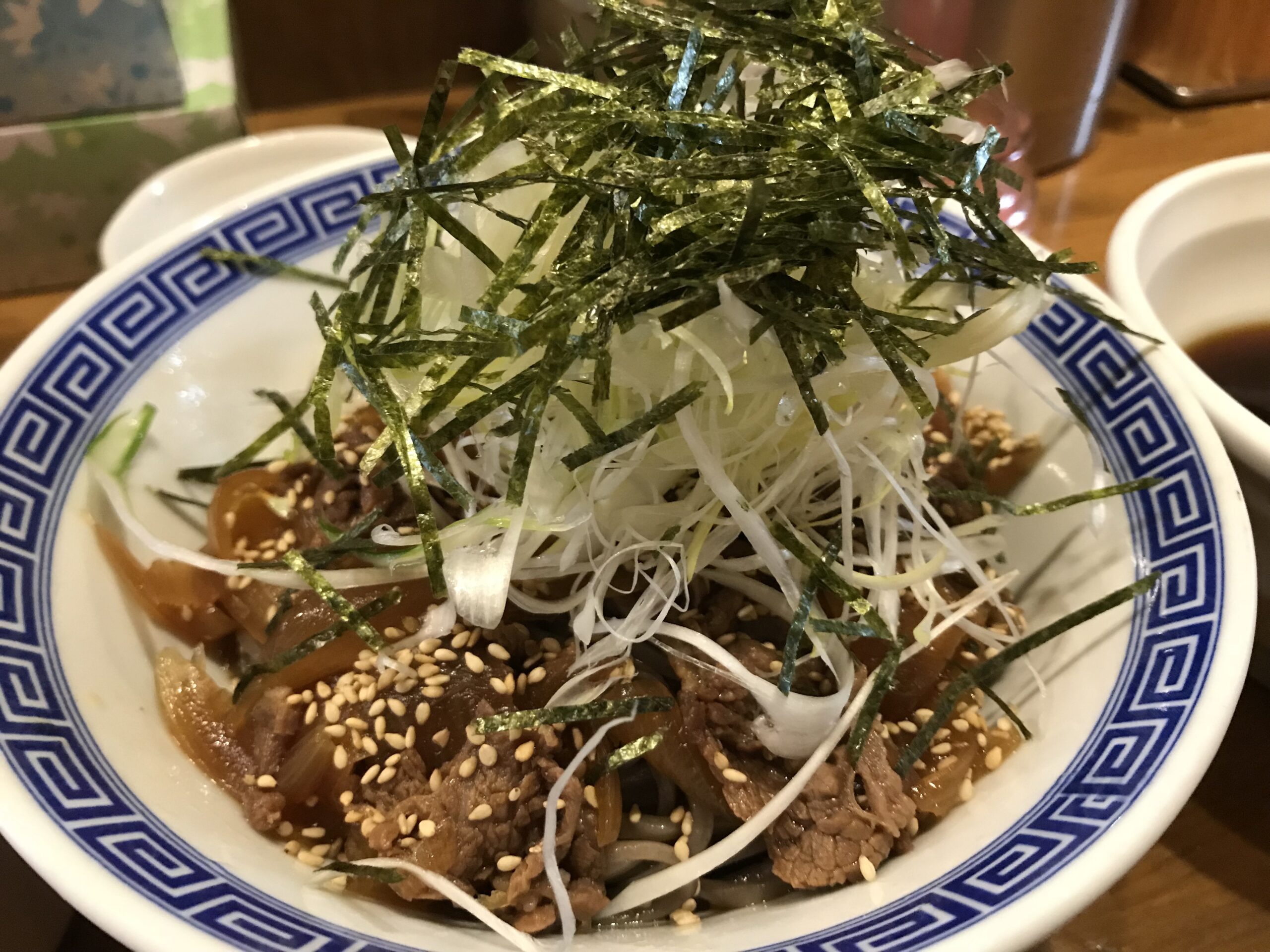 肉盛りつけ蕎麦　馳走麺　狸穴 池袋