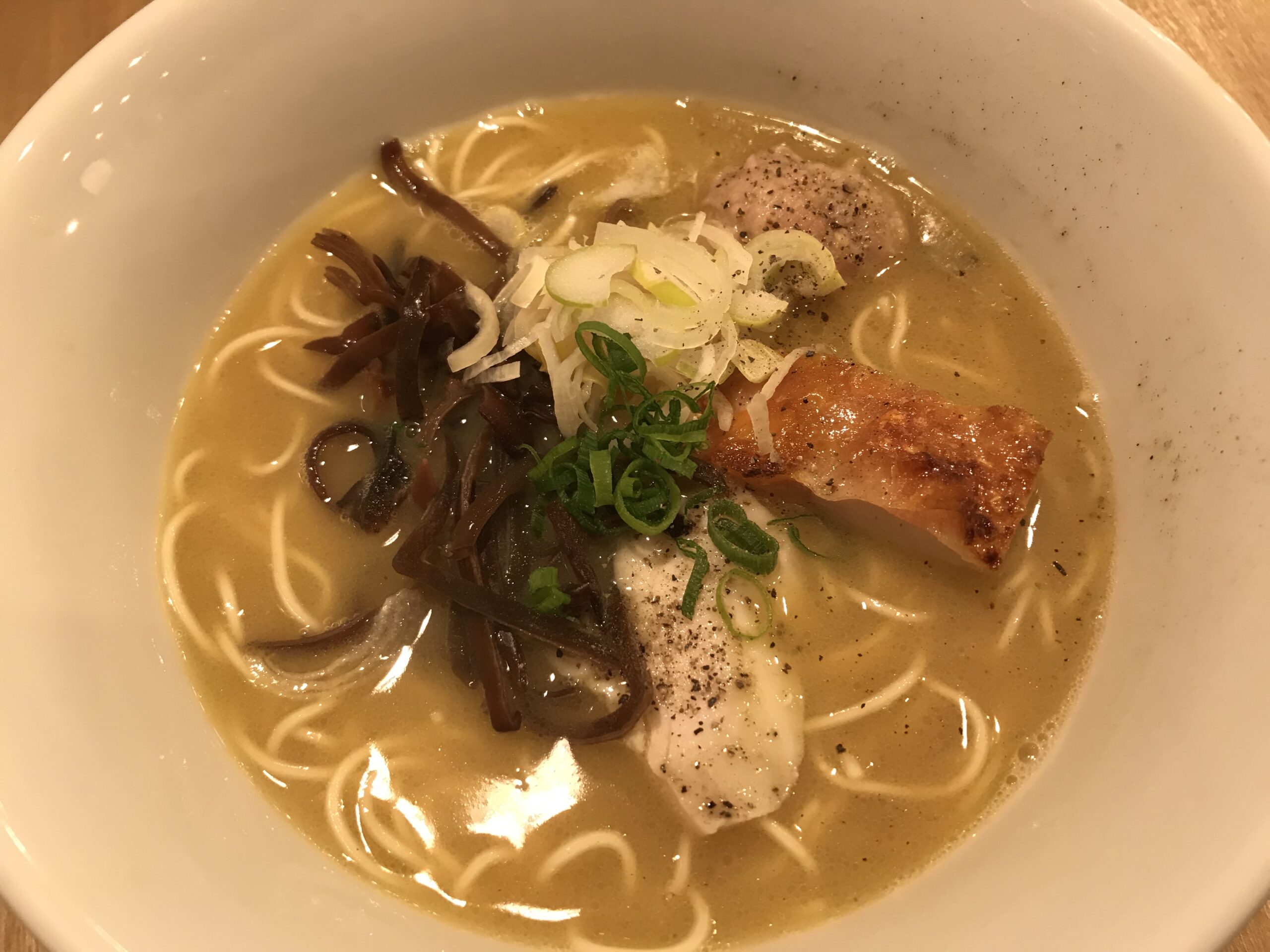 水炊きラーメン　うかんむり